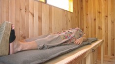 Pri Michalovciach otvorili včelársky skanzen. Ľudia môžu relaxovať priamo na úľoch