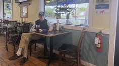 Dedko chodil každý deň do tej istej reštaurácie. Keď raz neprišiel, šéfkuchár vedel, že sa stalo niečo zlé