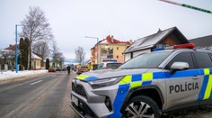 V Radzovciach vletelo auto do dvora rodinného domu. V zdemolovanom vraku zahynul mladý chalan