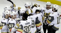 Boston Bruins s kapitánom Chárom vypadol z boja o Stanleyho pohár