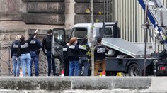 Francúzska polícia zatkla dvoch mužov, ktorí sú podozriví z krádeže šperkov v Louvri