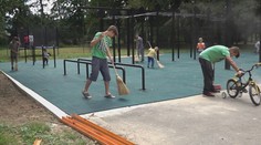 Pri výstavbe ojedinelého ihriska symbolicky pomohli aj väzni