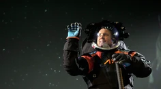Pripravené na lunárnu misiu. NASA predstavila prototyp skafandrov pre návrat ľudí na Mesiac