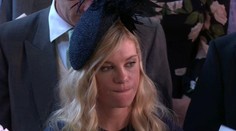 Harryho bývalá prišla na svadbu. Šaty si mohla dať dlhšie