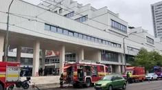 VIDEO: Požiar na STU v Bratislave. Evakuovať museli takmer dve stovky ohrozených ľudí
