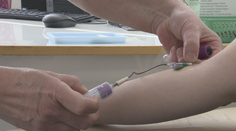 Chystáte sa v júni na odber krvi? Ak ste pod touto poisťovňou, možno budete musieť platiť