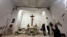 FOTO: Krásny kostol v Nižnej Sitnici musia zrovnať so zemou. Zemetrasenie zničilo aj pamätník v Tokajíku