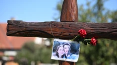 Na mieste vraždy Jána Kuciaka a Martiny Kušnírovej vyrástol pamätník. Má symbolický odkaz