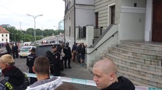 To je hanba! Extrémisti zaútočili na divákov cyklistických pretekov