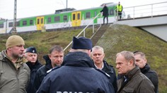 Železničnú trať neďaleko Varšavy zničil výbuch. Podľa premiéra Tuska to vyzerá na sabotáž
