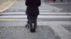 Auto zrazilo v Malackách ženu s dieťaťom v kočíku