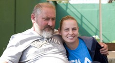 Otec jej spravil zo života peklo. Bývalá elitná tenistka otvorene rozpráva o traumách z minulosti