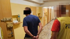 Tragédia v Poľsku: Muža, ktorý pred domom čakal príbuzných, zastrelil poľovník. Pomýlil si ho s diviakom