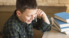 A je to tu: Francúzskym deťom úplne zakážu na školách mobilné telefóny