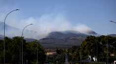 Grécko sužuje extrémne počasie. Vlny horúčav striedajú búrky, blesky zabíjali dobytok a spôsobili požiare