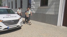 Muž (38) družke priložil na krk nôž. Dôvodom bola úplná banalita