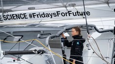 Preplavila sa cez oceán na jachte s nulovými emisiami. Švédka prišla na klimatický summit