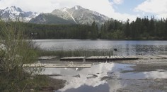 Vysoká hladina Štrbského plesa zrazu klesla. Postupne stúpala už od jesene a spôsobovala problémy