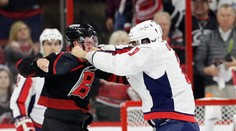 Toronto sa ujalo vedenia v sérii s Bostonom, Ovečkin knokautoval svojho krajana