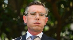 Vysokopostavený austrálsky politik si sype popol na hlavu. Priznal, že si obliekol nacistickú uniformu