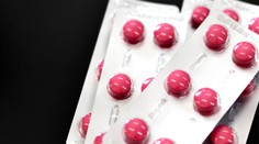 Ľuďom so symptómami COVID-19, ktorí sú v samoliečbe, sa neodporúča užívať ibuprofen