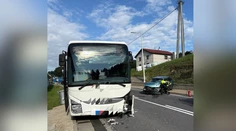 Dopravná nehoda na severe Slovenska. Zrazil sa autobus s autom, zasahujú všetky záchranné zložky