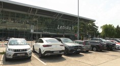 Cestovanie lietadlom nemusí byť také lacné. Prekvapiť môžu poplatky za parkovanie, niekde pýtajú stovky eur