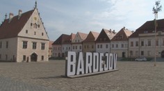 Centrum Horného Šariša má novú atrakciu, ktorá rozdeľuje ľudí. Nadrozmerný nadpis je terčom diskusií