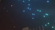 VIDEO: Zábery ako zo sci-fi filmu. Na ľudí začali hromadne padať drony, museli sa pred nimi ukrývať