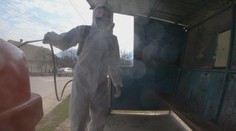 Dezinfikuje sa aj vonku. Na autobusových zastávkach je totiž riziko nákazy veľké