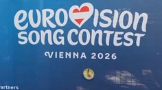 Eurovízia vo Viedni rozdeľuje Európu. Protesty, bojkoty a politické napätie tienia 70. ročník