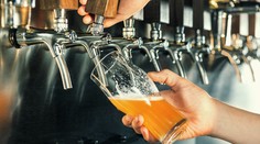 Keď mu priniesli účet neveril vlastným očiam. Turistu v Chorvátsku šokovala cena za dve malé pivá