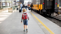 Ponúkla sa, že pomôže utíšiť plačúce dieťa. Matke ho potom odmietla vrátiť