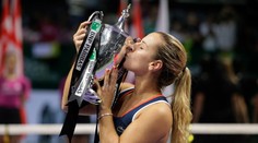 Fantastický úspech Dominiky Cibulkovej! Zničila svetovú jednotku a vyhrala Turnaj majsteriek!