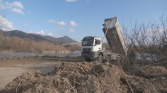 Ničia dôležitý biotop, odvolávajú sa na zákon. Urbárnici na Liptove zasýpajú jazero po bývalom štrkovisku