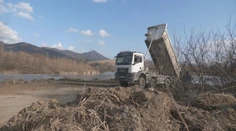 Ničia dôležitý biotop, odvolávajú sa na zákon. Urbárnici na Liptove zasýpajú jazero po bývalom štrkovisku
