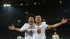 VIDEO: Nemecko v šlágri zdolalo Anglicko, Podolski sa rozlúčil víťazným gólom