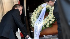 Politici a verejnosť sa naposledy rozlúčili s expremiérom Grossom