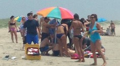 Žralok dohrýzol muža. Vynoril sa z vody, ktorá siahala len po pás