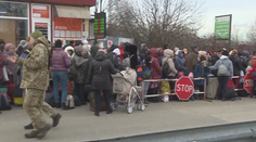 Takto to vyzerá na ukrajinskej strane hraníc smerom z Užhorodu. Tvoria sa kilometrové rady