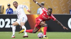 VIDEO: Benfica zdolala Bayern a ovládla skupinu. Zápas v Nashville prerušili