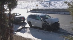 Policajti z Košíc sa na diaľnici neďaleko Popradu zrazili s cestárskym pluhom