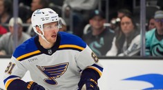 VIDEO: Striedanie dohral, no následne ho odniesli na nosidlách. Útočník St. Louis utrpel nepríjemné zranenie