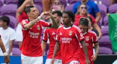 VIDEO: Počasie stále robí problémy. Benfica rozobrala outsidera po takmer dvojhodinovom prerušení