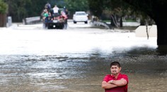 Prečo po hurikáne Harveym ponúklo USA pomoc iba pár krajín? Pýta sa Washington Post
