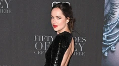 Neskutočne zmyselná Dakota Johnson. Keď sa otočila, všetkým vyrazila dych