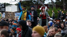 Umelci z celého Slovenska sa zmobilizovali. Vydali sa na pochod centrom Bratislavy, prišlo 14-tisíc ľudí