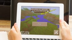 Školáci chceli v PC hre vyhodiť do vzduchu budovu tajnej služby. Obvinili ich z terorizmu