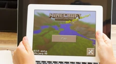 Školáci chceli v PC hre vyhodiť do vzduchu budovu tajnej služby. Obvinili ich z terorizmu
