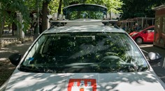 Bratislavskí mestskí policajti vyslobodzovali len osemmesačné dieťa z uzamknutého auta